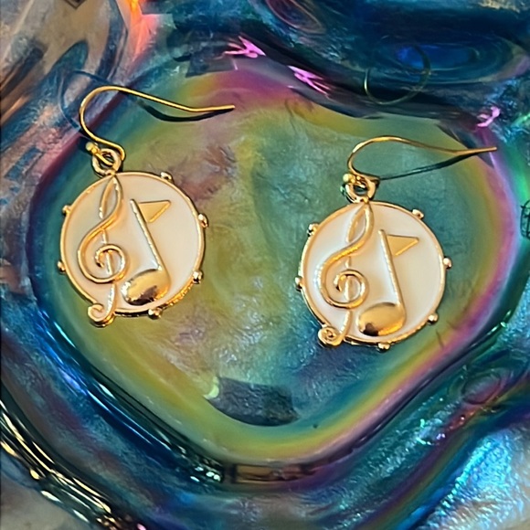 🎵 Musical Notes Earrings - Picture 2 of 3